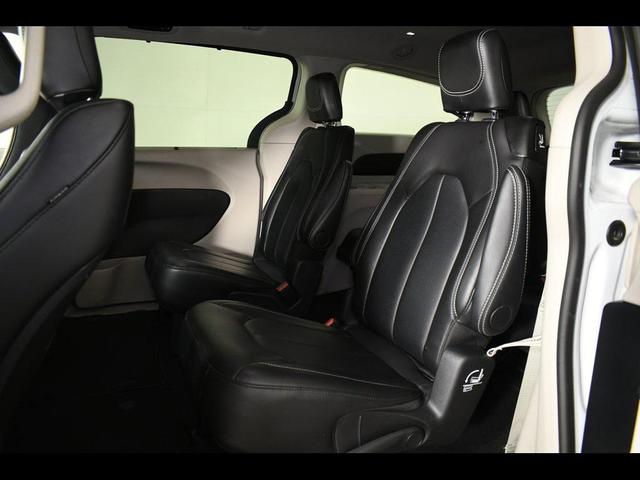 Photo of 2024 Bright White Clearcoat Chrysler Pacifica