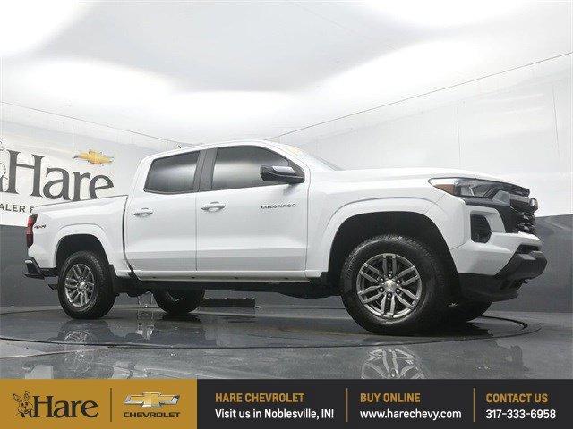 Photo of 2024 Summit White Chevrolet Colorado