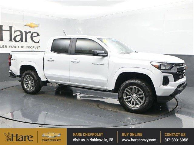 Photo of 2024 Summit White Chevrolet Colorado