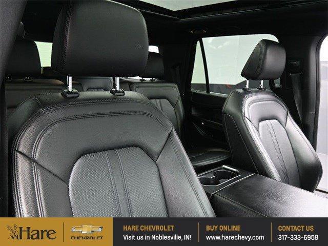 Photo of 2021 White Ford Expedition