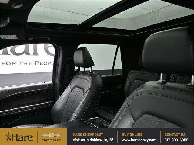 Photo of 2021 White Ford Expedition