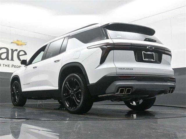 Photo of 2026 Summit White Chevrolet Traverse