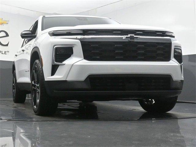 Photo of 2026 Summit White Chevrolet Traverse