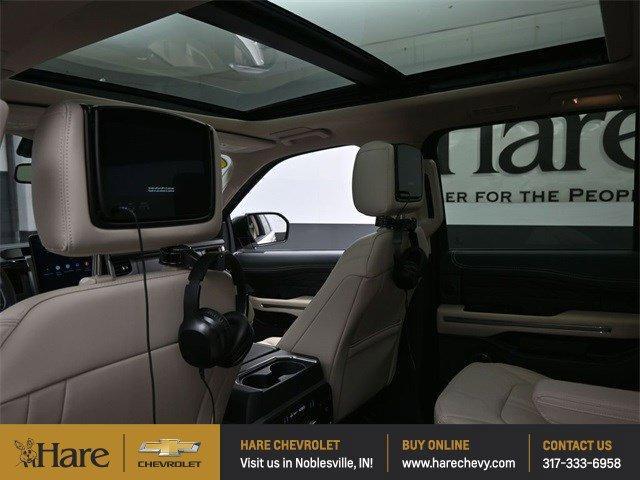 Photo of 2024 Star White Ford Expedition Max
