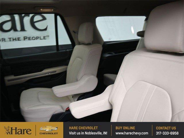 Photo of 2024 Star White Ford Expedition Max