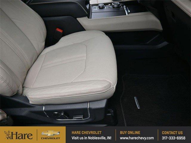 Photo of 2024 Star White Ford Expedition Max