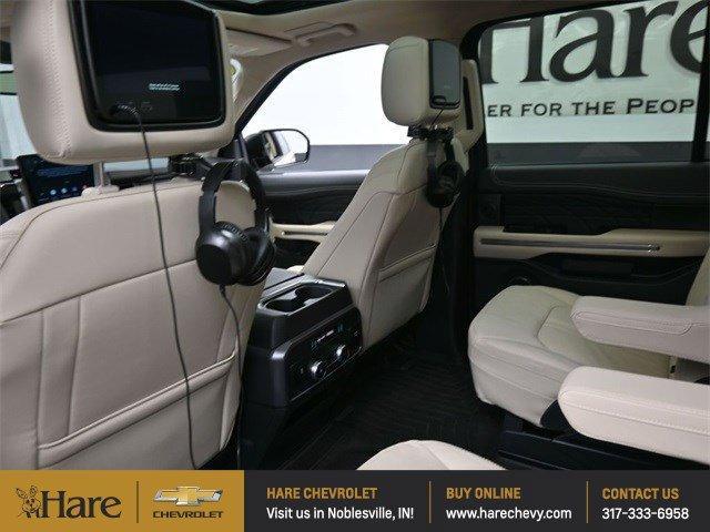Photo of 2024 Star White Ford Expedition Max