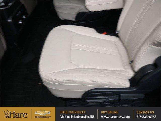 Photo of 2024 Star White Ford Expedition Max