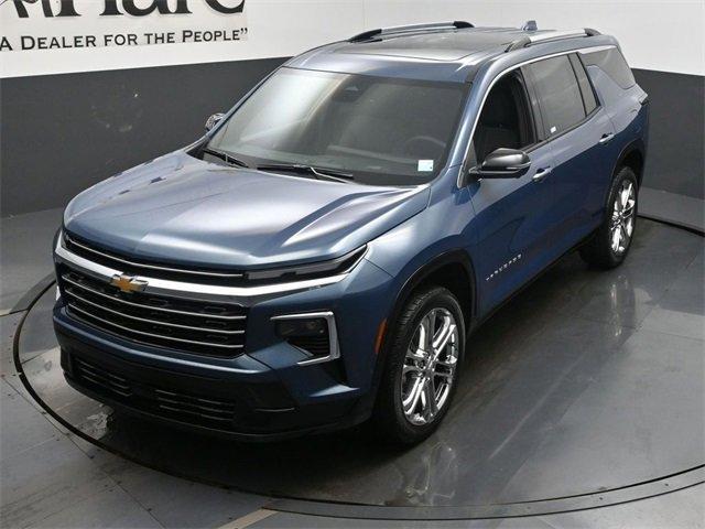 Photo of 2025 Lakeshore Blue Metallic Chevrolet Traverse