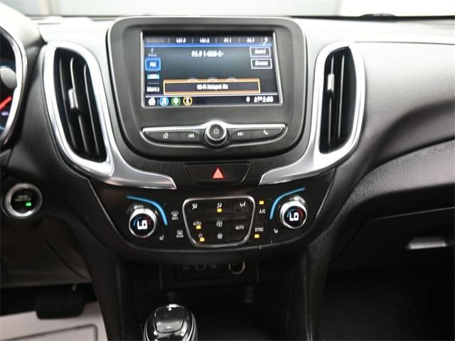 Photo of 2021 Silver Ice Metallic Chevrolet Equinox