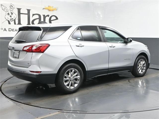 Photo of 2021 Silver Ice Metallic Chevrolet Equinox