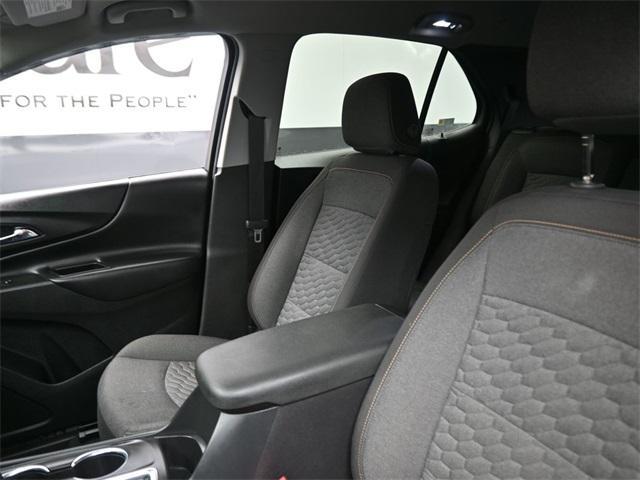 Photo of 2021 Silver Ice Metallic Chevrolet Equinox