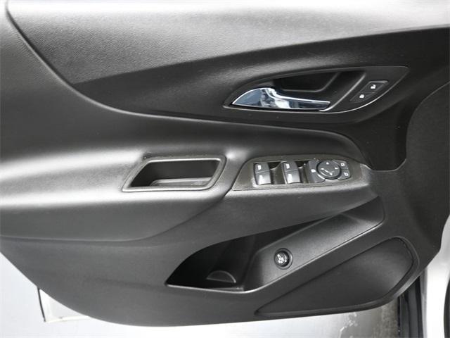 Photo of 2021 Silver Ice Metallic Chevrolet Equinox