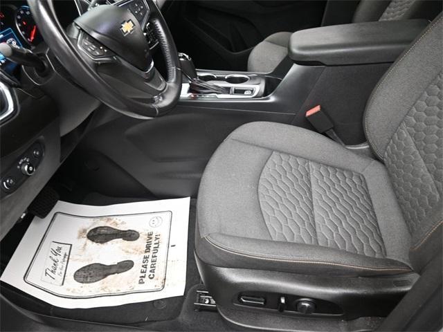 Photo of 2021 Silver Ice Metallic Chevrolet Equinox
