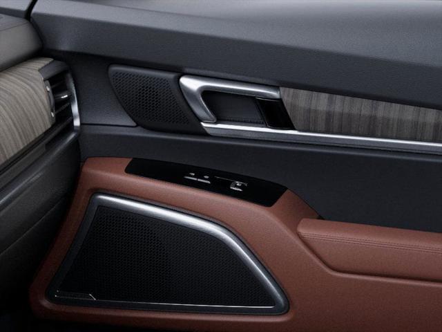 Photo of 2025 Ebony Black Kia Telluride