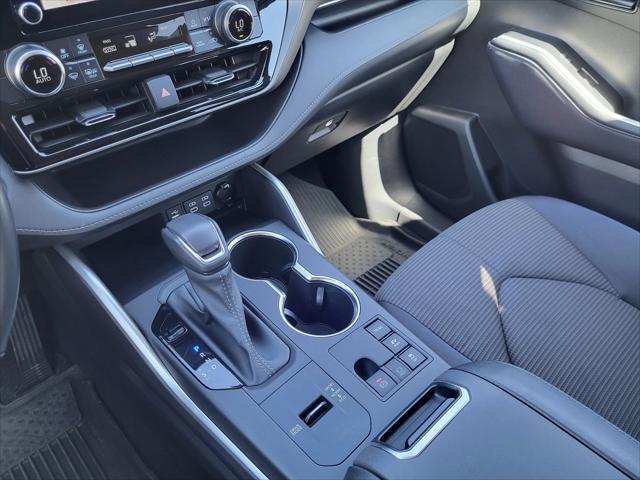 Photo of 2023 Ruby Flare Pearl Toyota Highlander Hybrid