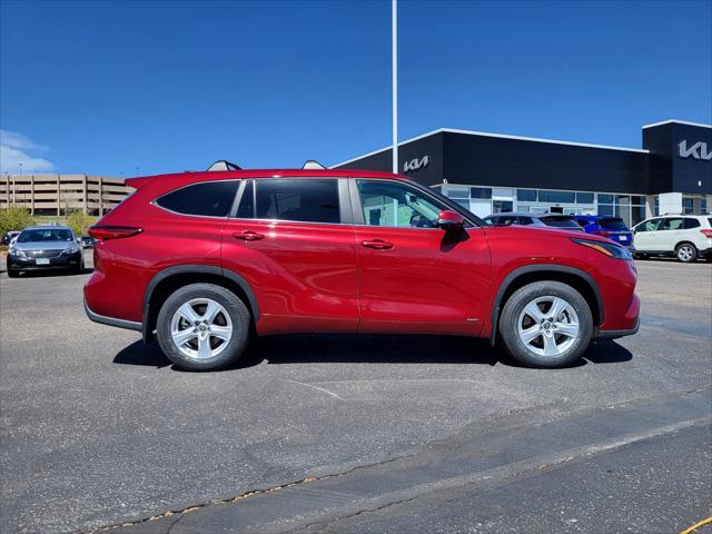 Photo of 2023 Ruby Flare Pearl Toyota Highlander Hybrid