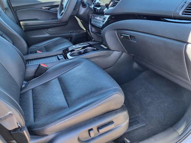 Photo of 2022 Sonic Gray Pearl Honda Passport