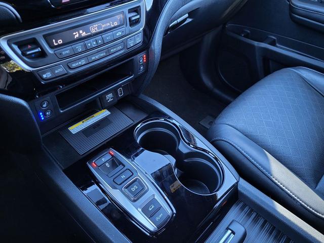 Photo of 2022 Sonic Gray Pearl Honda Passport