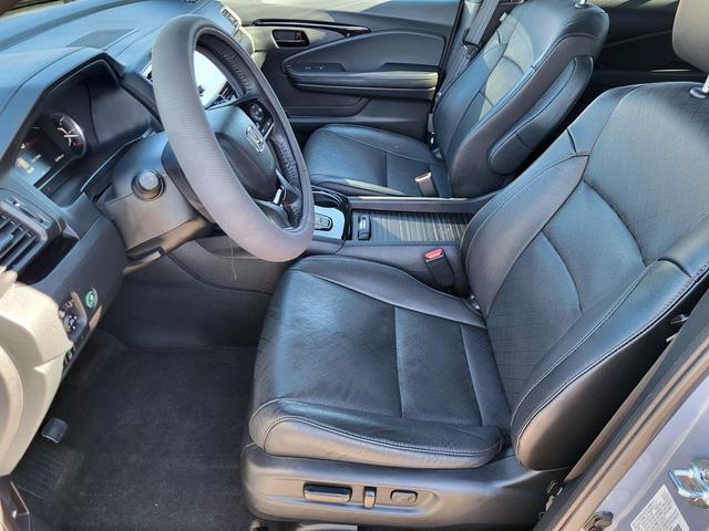 Photo of 2022 Sonic Gray Pearl Honda Passport