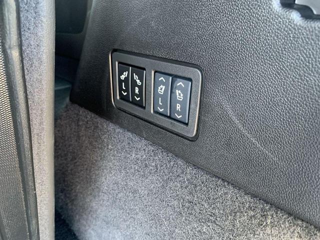Photo of 2024 Stellar Black Metallic Cadillac XT6