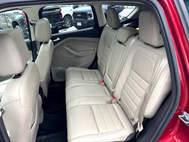 Photo of 2017 Maroon Ford Escape