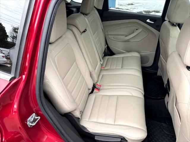 Photo of 2017 Maroon Ford Escape