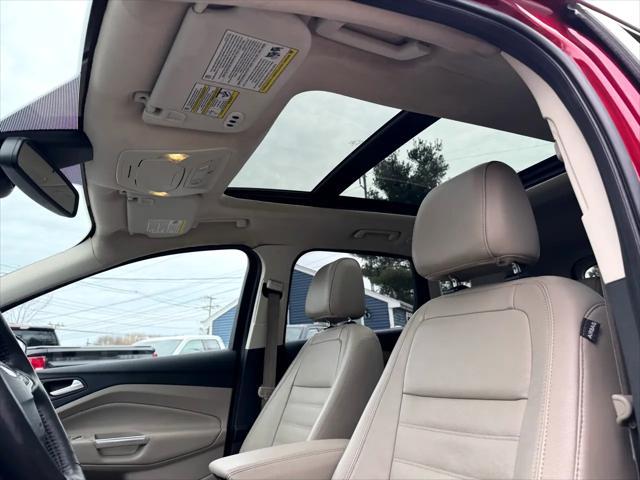 Photo of 2017 Maroon Ford Escape