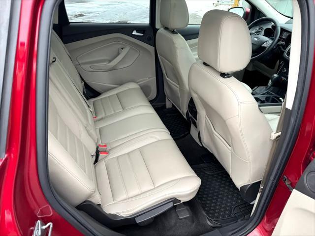 Photo of 2017 Maroon Ford Escape