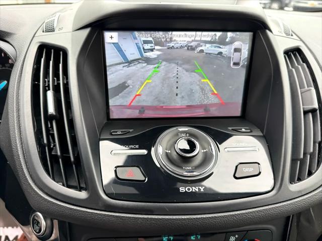 Photo of 2017 Maroon Ford Escape