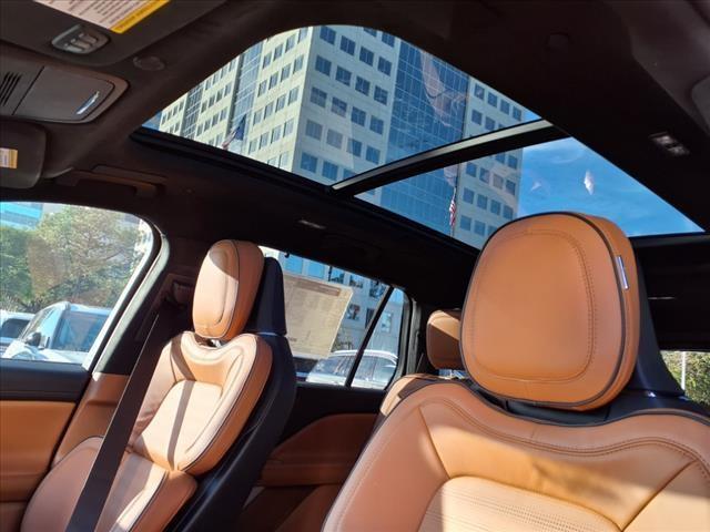 Photo of 2025 White Metallic Lincoln Aviator