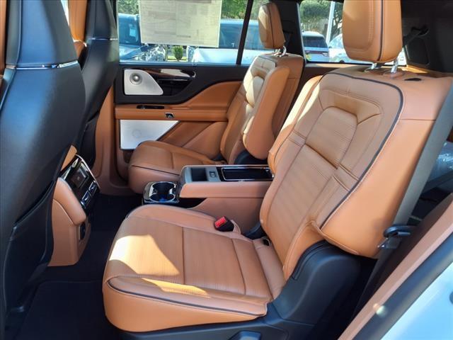 Photo of 2025 White Metallic Lincoln Aviator