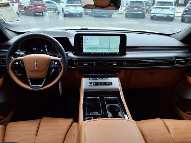 Photo of 2025 White Metallic Lincoln Aviator