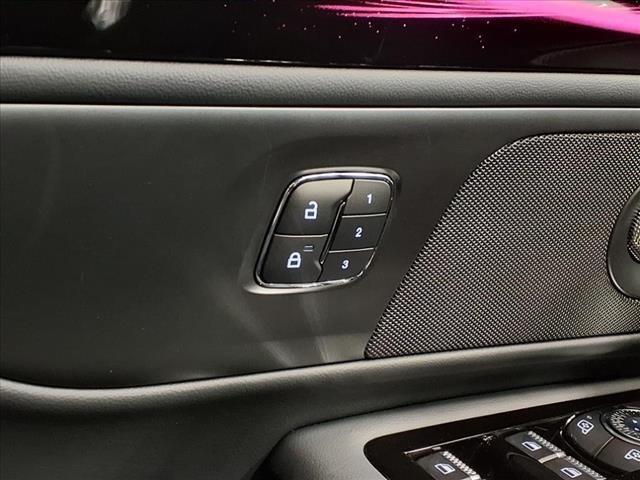 Photo of 2025 White Platinum Clearcoat Metallic Lincoln Nautilus
