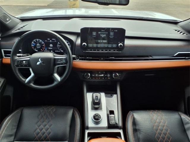 Photo of 2022 White Diamond Mitsubishi Outlander
