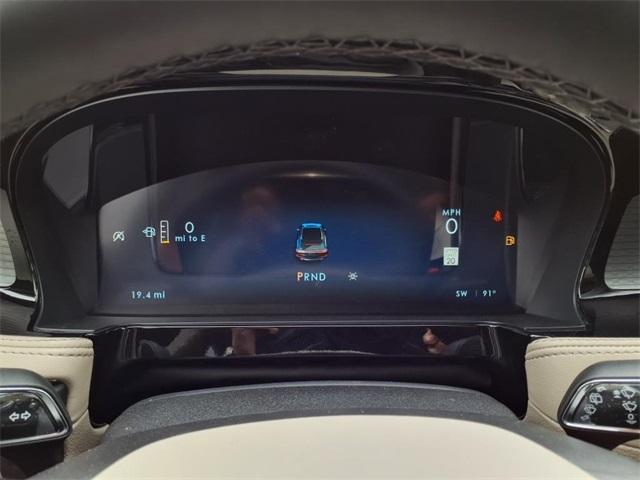 Photo of 2025 Crystal White Lincoln Corsair