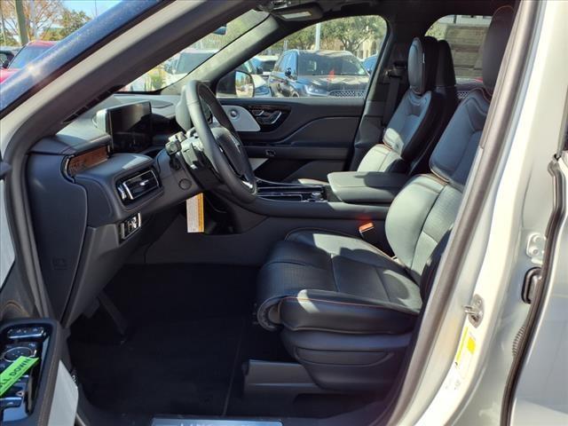 Photo of 2025 White Metallic Lincoln Aviator