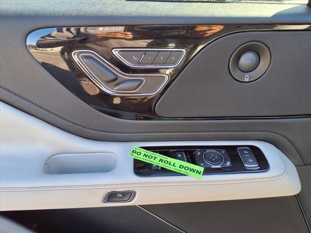 Photo of 2025 White Metallic Lincoln Aviator