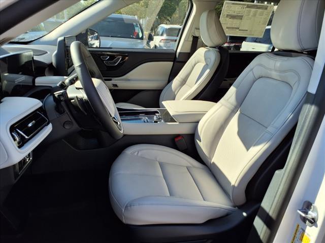 Photo of 2025 White Metallic Lincoln Aviator