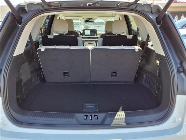 Photo of 2025 White Metallic Lincoln Aviator