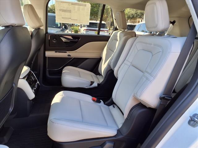 Photo of 2025 White Metallic Lincoln Aviator