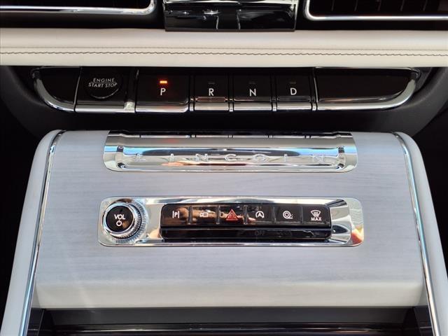 Photo of 2025 White Metallic Lincoln Aviator