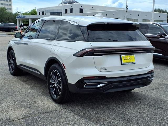 Photo of 2024 White Platinum Tri-Coat Metallic Lincoln Nautilus