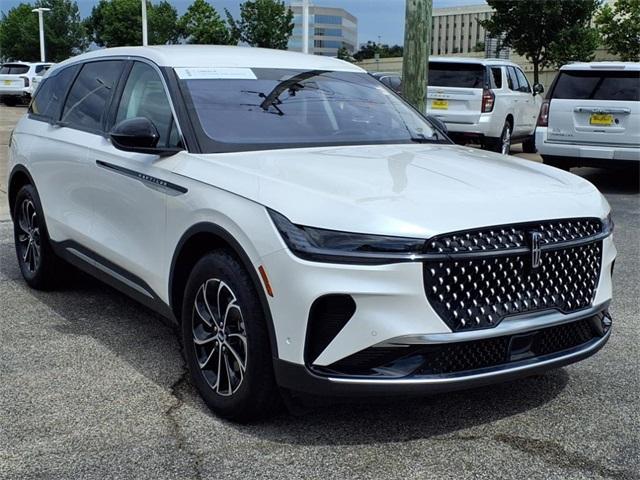 Photo of 2024 White Platinum Tri-Coat Metallic Lincoln Nautilus