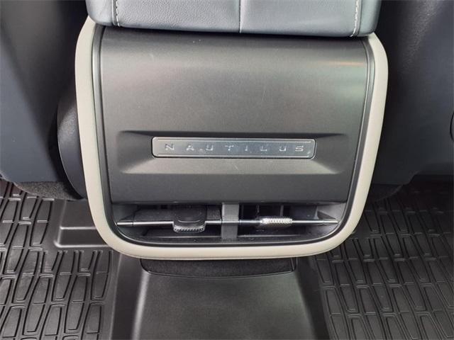 Photo of 2024 White Platinum Tri-Coat Metallic Lincoln Nautilus
