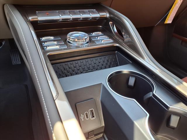 Photo of 2025 White Platinum Clearcoat Metallic Lincoln Nautilus