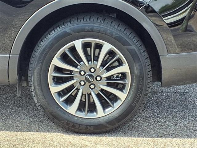 Photo of 2023 Infinite Black Metallic Lincoln Nautilus