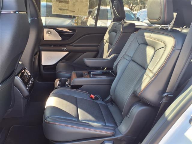 Photo of 2025 White Metallic Lincoln Aviator