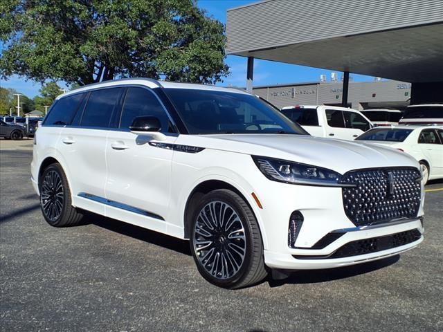 Photo of 2025 White Metallic Lincoln Aviator