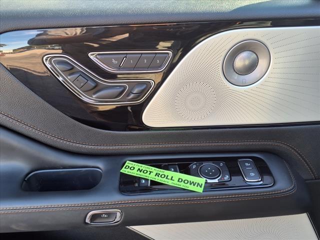 Photo of 2025 White Metallic Lincoln Aviator